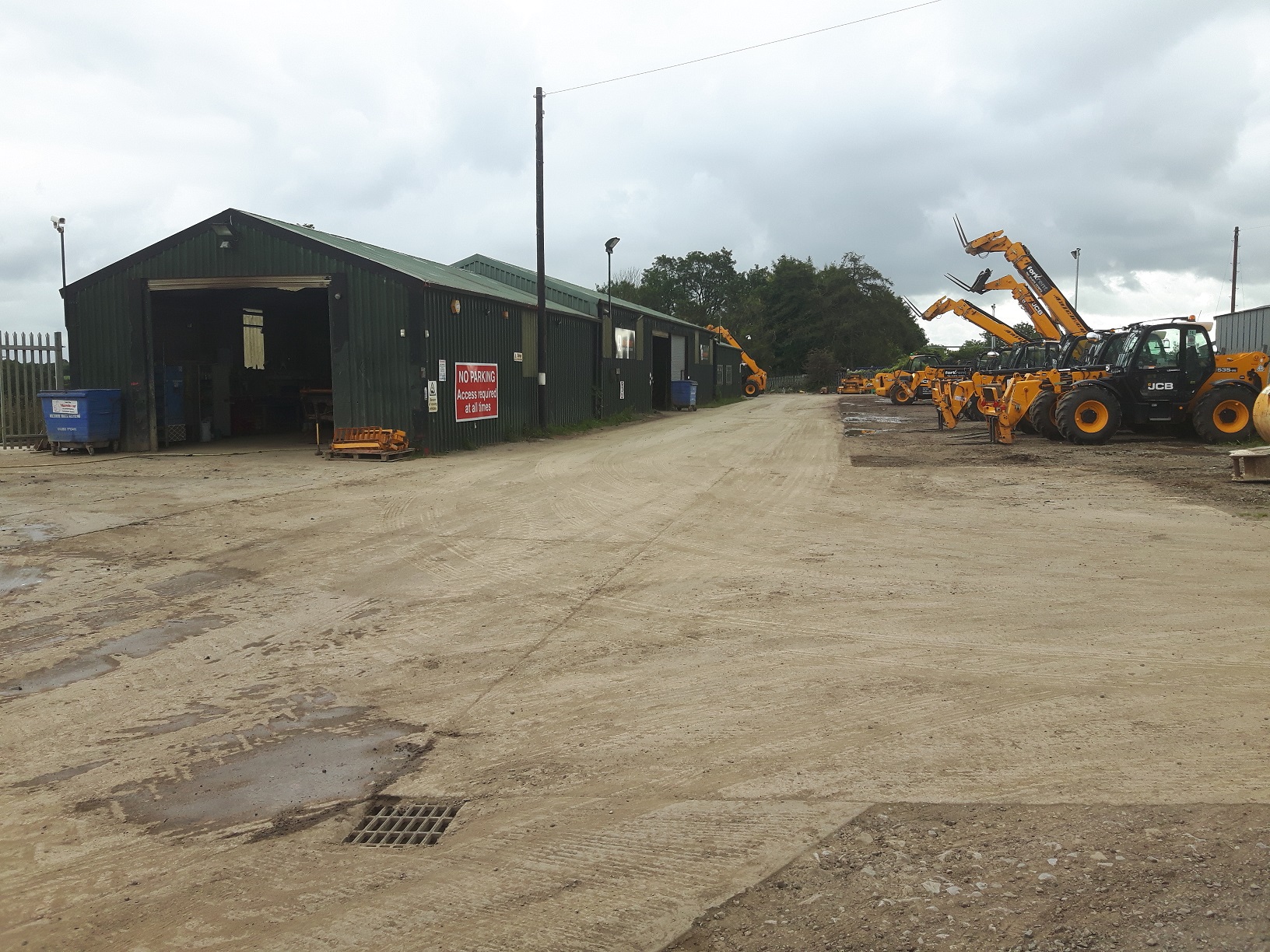 Workshop site offers occupiers one-acre yard near the M4