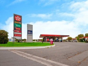 Royds Withy King real estate lawyers get service station sale on the road